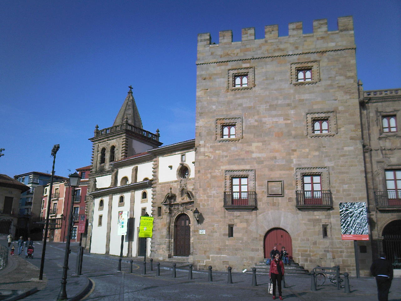 Gijon pronounced Hee-HON