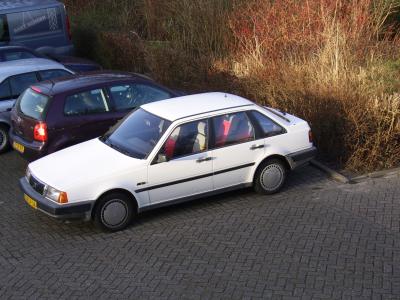 Volvo 440 Li in white